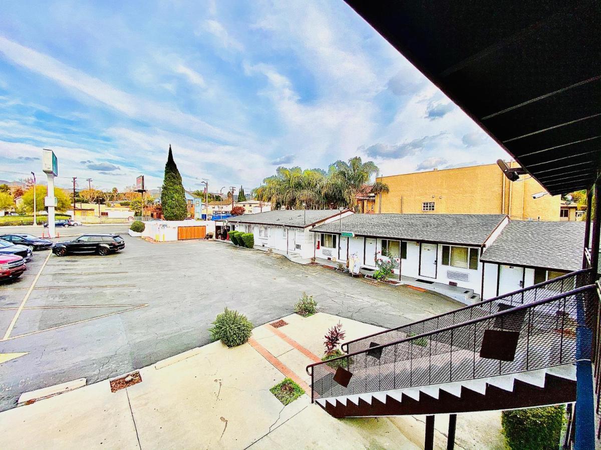 Casa Blanca Inn & Suites Whittier Exterior photo