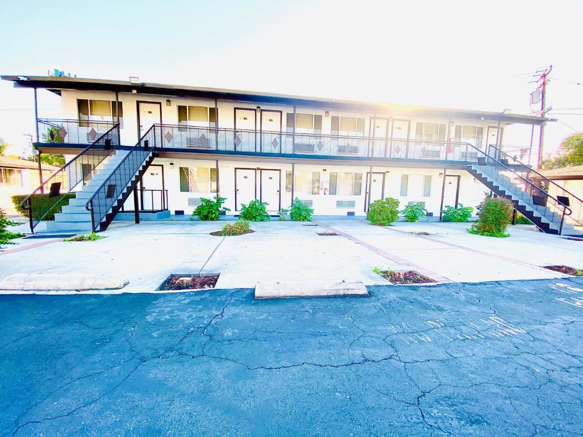 Casa Blanca Inn & Suites Whittier Exterior photo